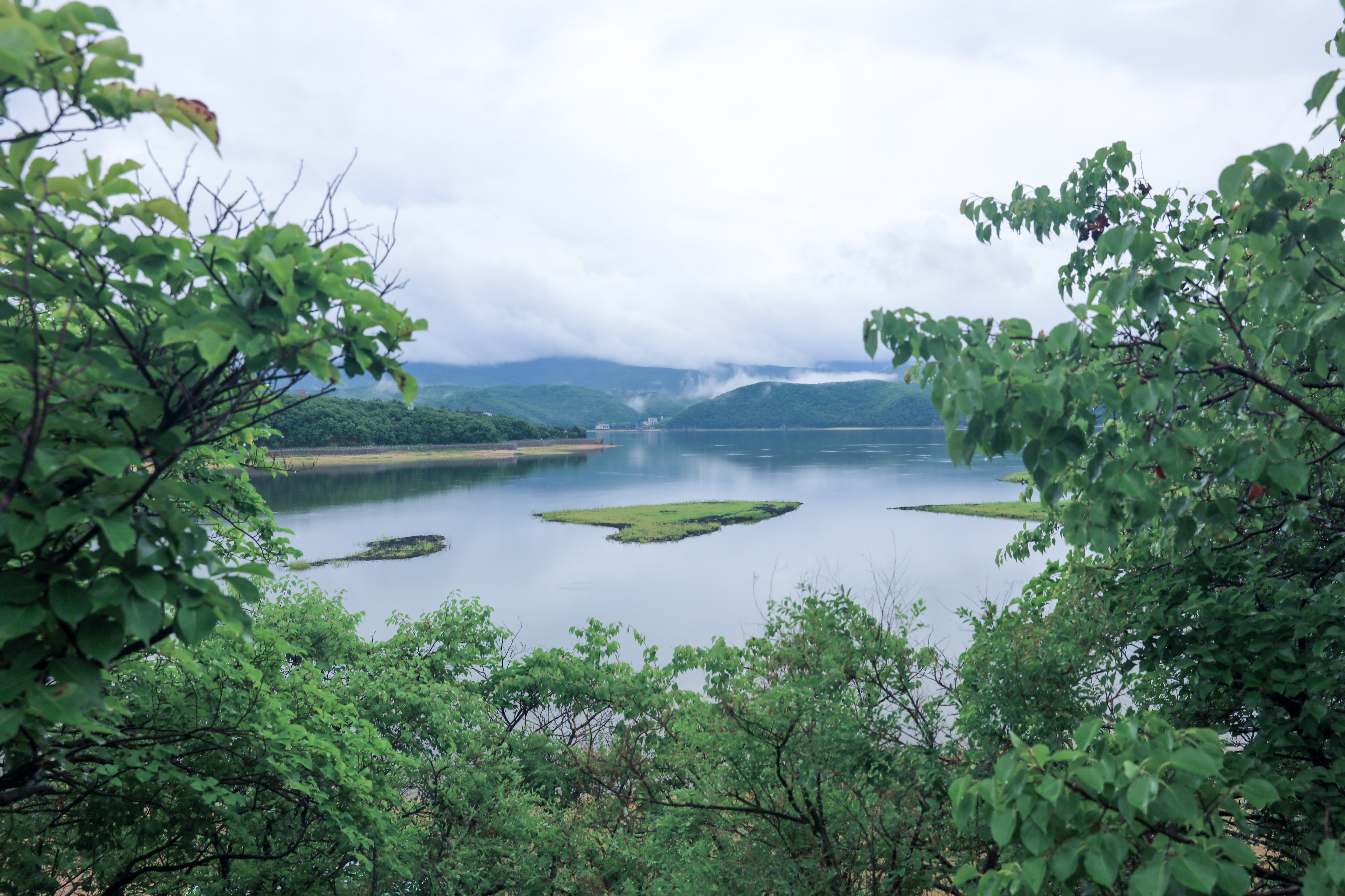 摄图网_502405524_盛夏时节到镜泊湖来避暑（企业商用）.jpg